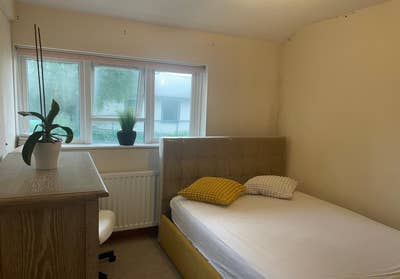 Double Room in a Peaceful Home Main Photo