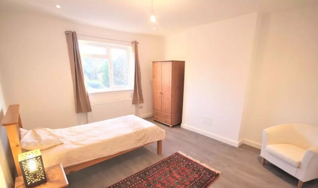 Fully Furnished Room Main Photo