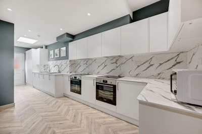 London road Morden Main Photo