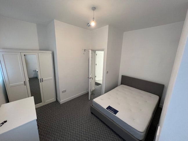 3 Bedroom Student House for Rent  Main Photo