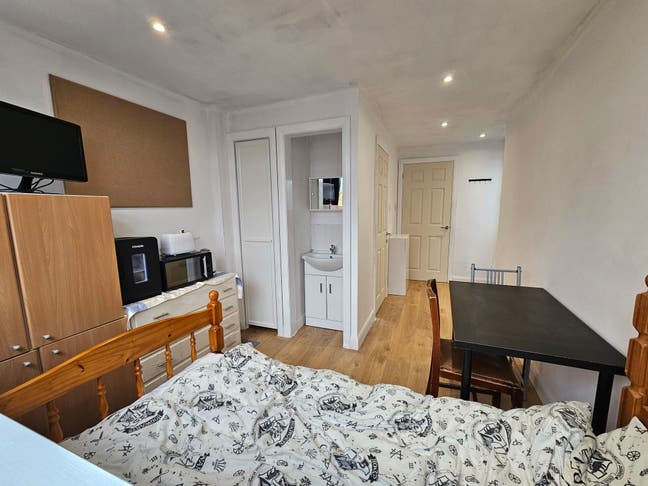 Ensuite annex room Main Photo