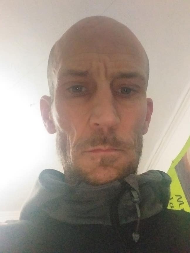 Shared  house  mate to clean communal  area please Main Photo