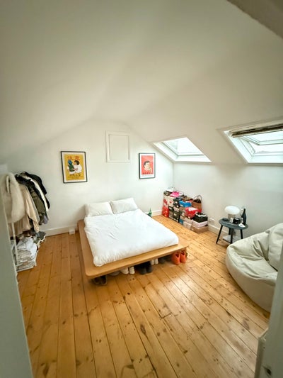 Large Double attic room with ensuite Main Photo