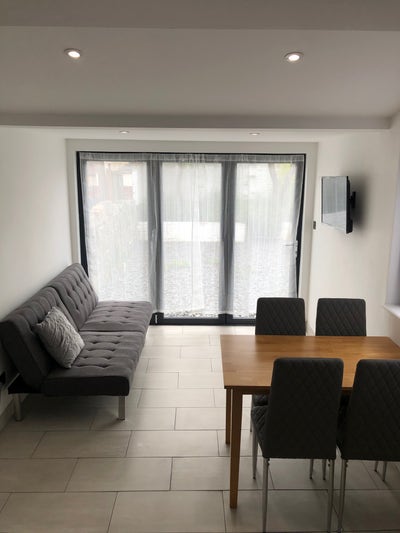 2 Spacious Double Rooms Available (One En-suite)  Main Photo