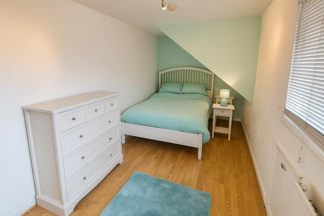 Spacious Sunny Double Room for Rent  Main Photo
