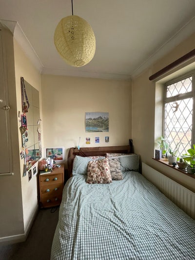 Small Double in Female House in Bethnal Green  Main Photo