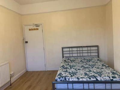 Double Room to Let – High Street, London SE20  Main Photo