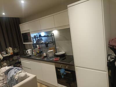 Perfect Studio Flat Next to Railway Station Main Photo