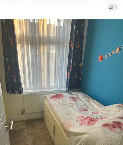 Single room for professional female Main Photo