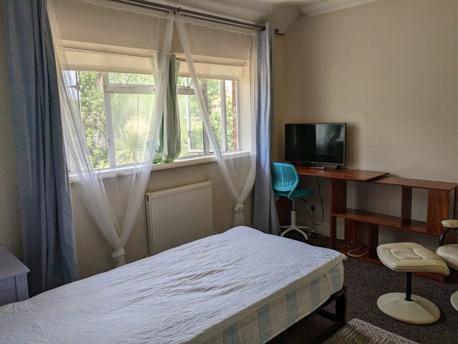 Quiet Double room -  New Addington  Main Photo