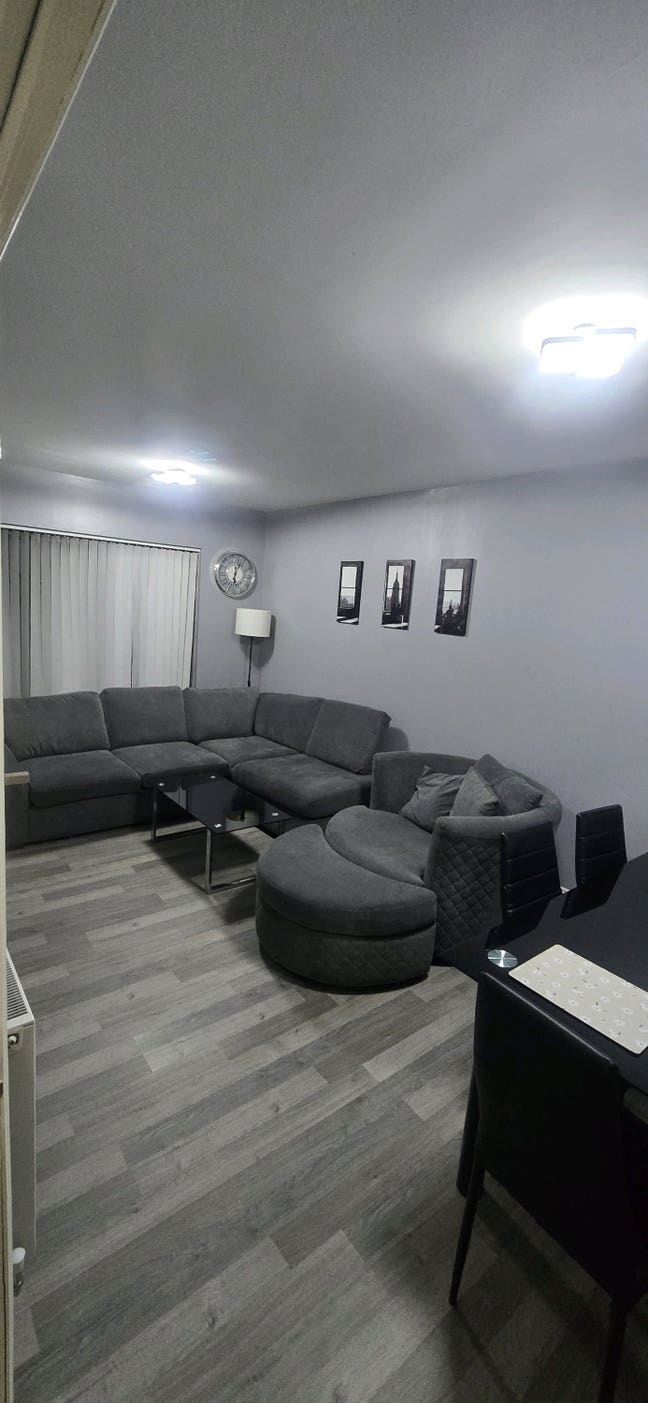 A cozy room to share with en-suite Main Photo