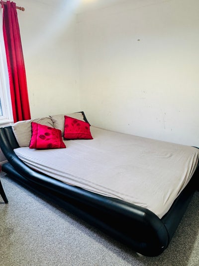 1 double size room for rent  Main Photo