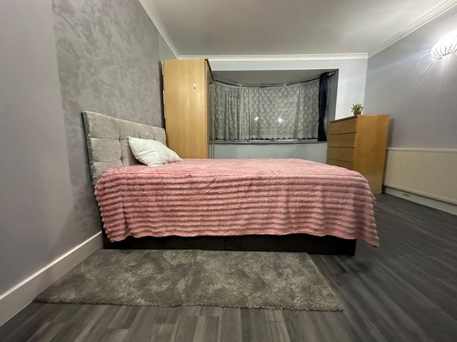 Double room- &pound;750p/m Bedfont/Heathrow  Main Photo