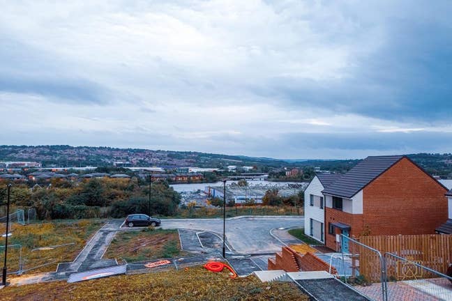 Modern & Stylish Living – Stunning Views & Design Main Photo