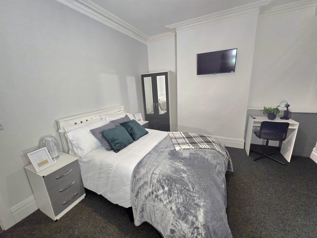 Double Room Available in Wolverhampton WV11  Main Photo