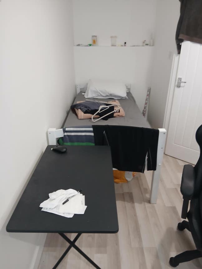 Self contained room with En suite Main Photo