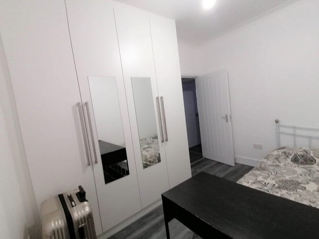 Double Room in Modern House w/ Living Room & Patio Main Photo