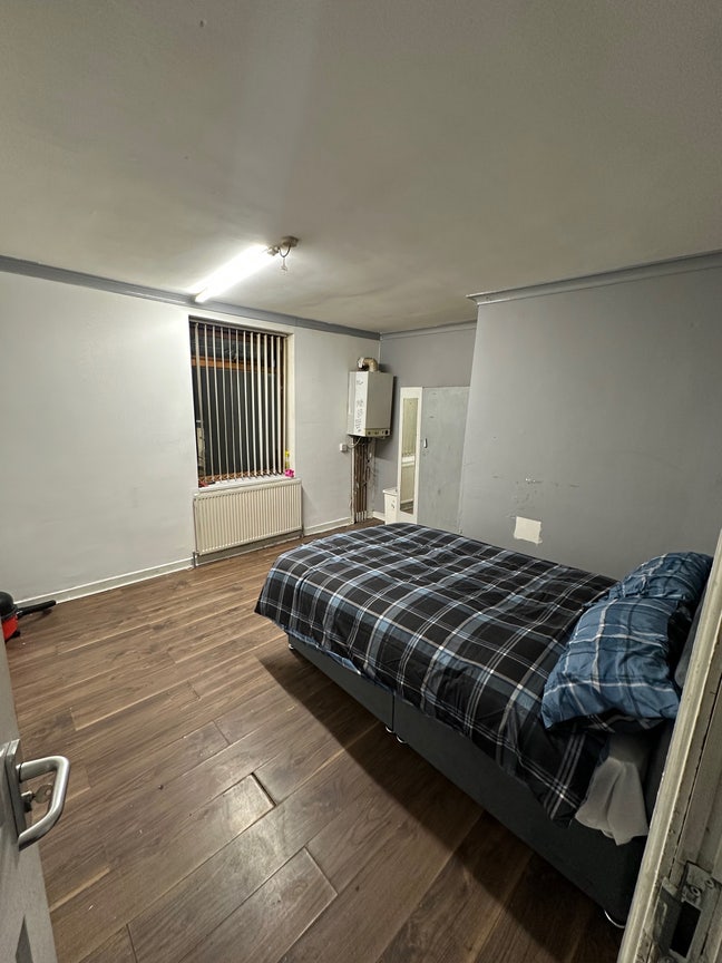 Rooms to Rent Oldham  Main Photo