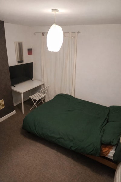 Spare Room in a Three Bed House Main Photo