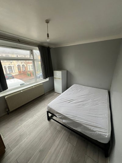 🔥 Spacious Double Room in Stratford🔥 Main Photo