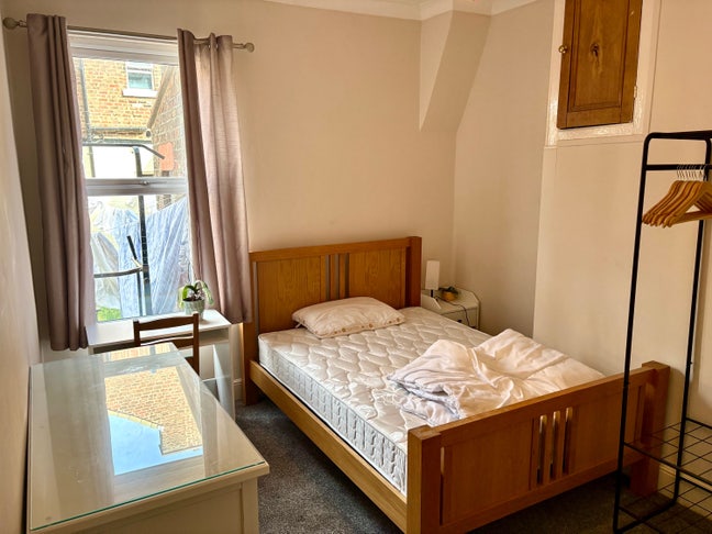 AIGBURTH: Bright, Furnished Double- Friendly House Main Photo