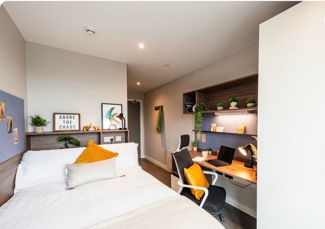 Room to rent at Nelson place  Main Photo