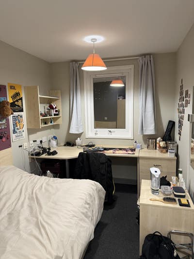 1 ensuite room available on high street Main Photo