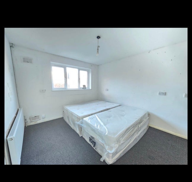 Spacious double room in walthamstow central  Main Photo