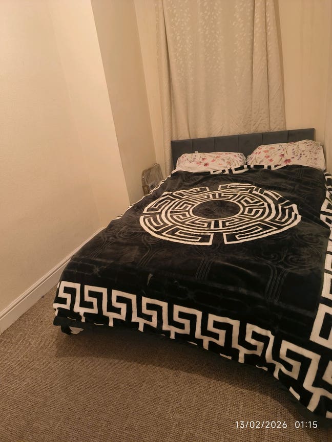 One room semi furnished in Ellesmere port  Main Photo