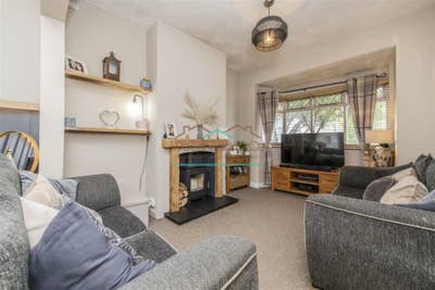 4 Rooms available NOW! Main Photo