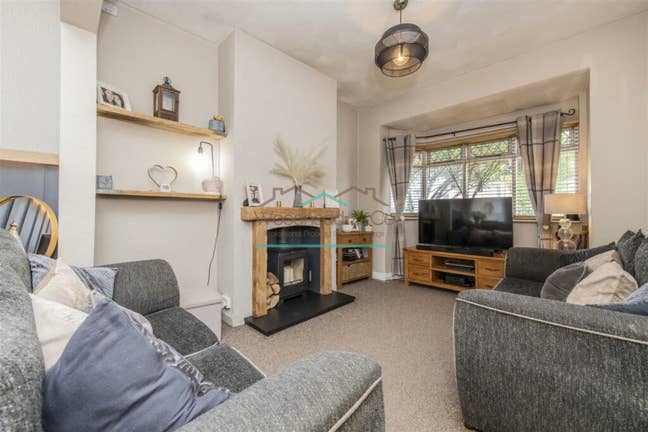 4 Rooms available NOW! Main Photo