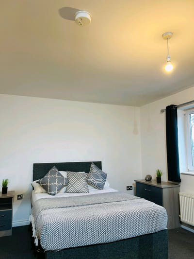 High Specs Studio at great location, couple room Main Photo