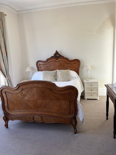 Elegant room Main Photo