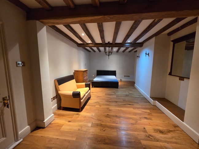 Very large double bedroom Main Photo