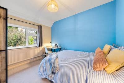 Lovely Double Room  - All Bills Included (GU1) Main Photo