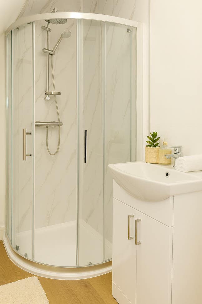 45 Carlton Avenue ME7 2JX Main Photo