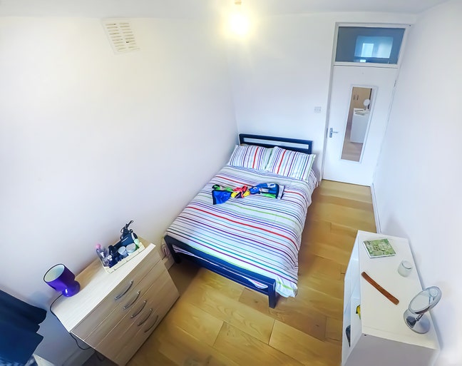 Spacious Double Room Besides Homerton Station!! Main Photo