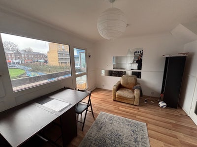 Double room in spacious flat in Clapham  Main Photo