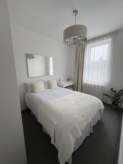 Beautiful room for short term let Main Photo