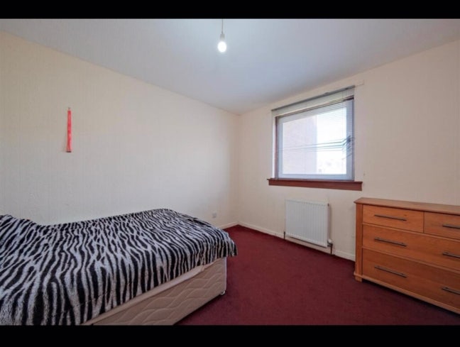 Double bed room available Main Photo