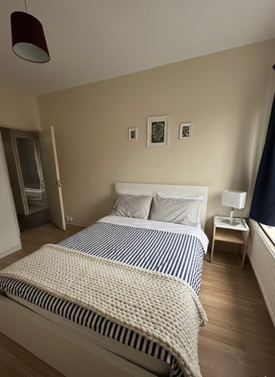 Stunning Room! Just Refurbed! 5 Mins from Stat!! Main Photo