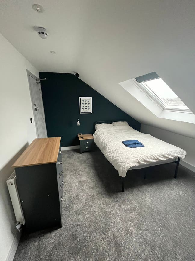 Last Ensuite Room Near City Centre Main Photo