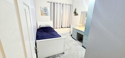 Fully Furnished Room in BL1 Close to Town & Uni ✨️ Main Photo