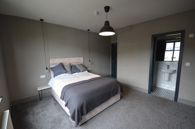 Ensuite Room Available in a Modern Houseshare! Main Photo