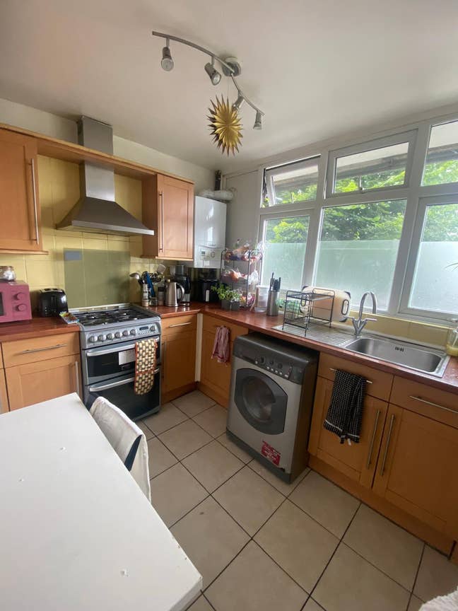 Room available in East London from April 1st  Main Photo