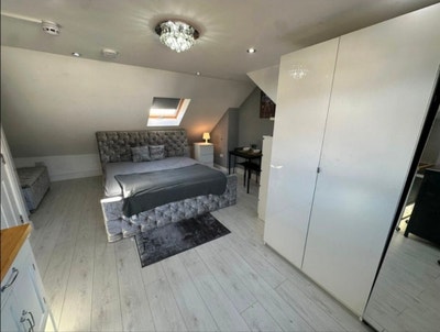 ✨🏡 Spacious Studio Flat to Let in/ Cricklewood Main Photo