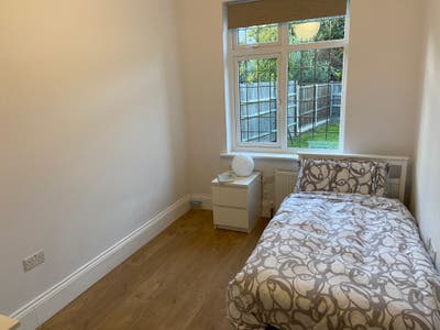 Ensuite room available in BR3 5AR Main Photo