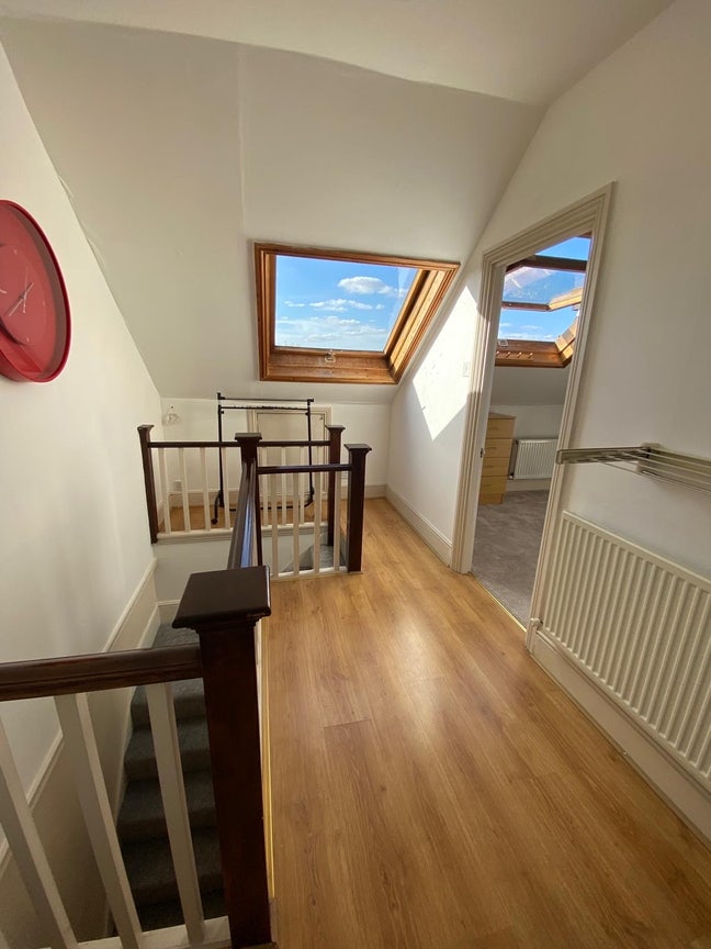 Beautiful spacious 3 bedroom flat with parking  Main Photo