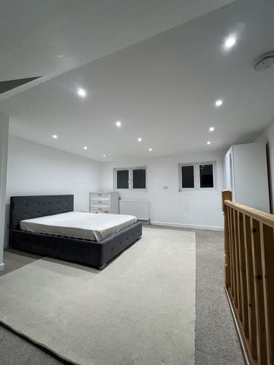 Large Double Room to Rent Main Photo