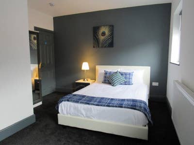 Last Ensuite Room Close to City Centre Main Photo